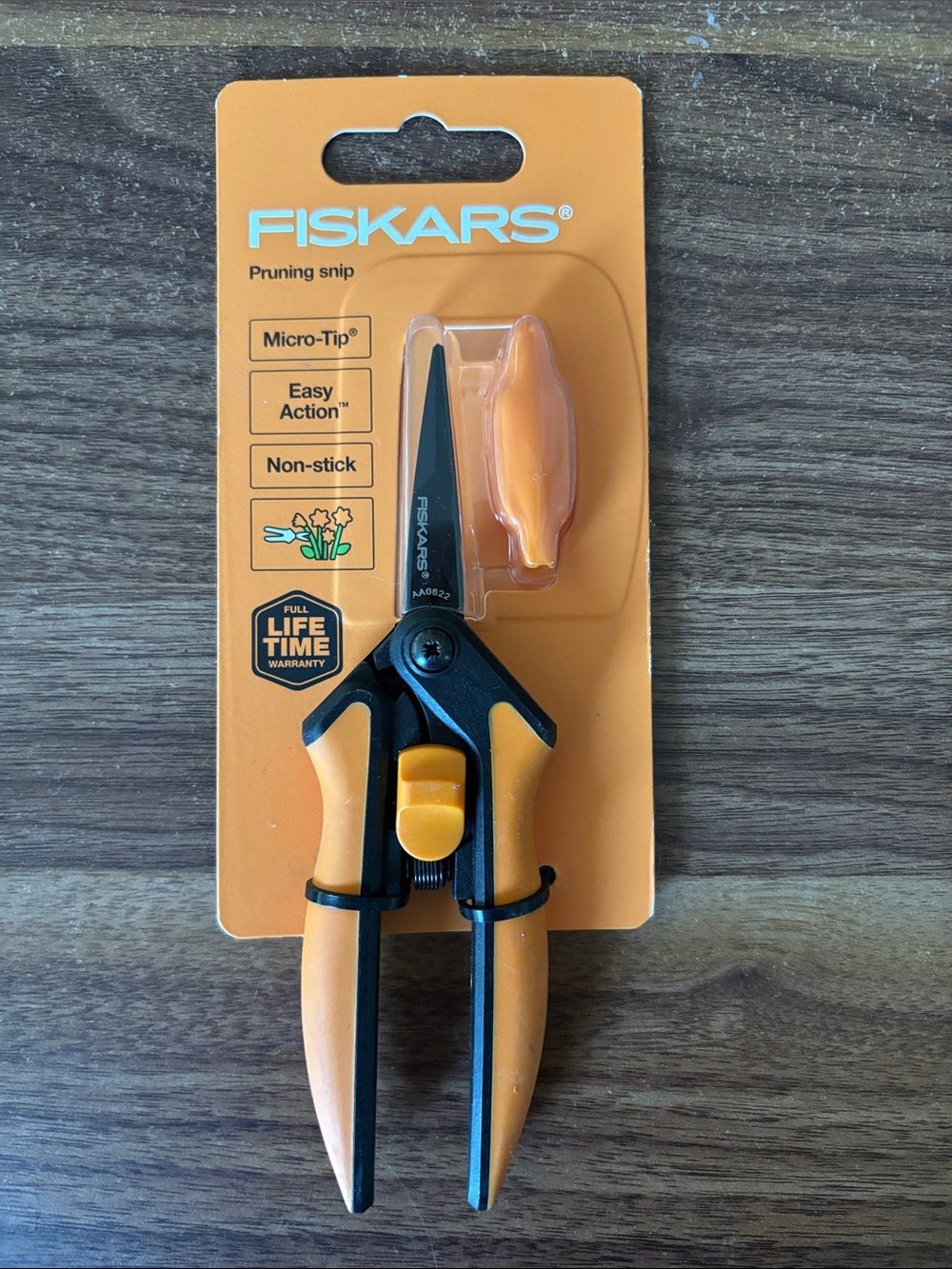 Fiskars 6” Non-Stick Pruning Snips Resin-Resistant Garden Scissors